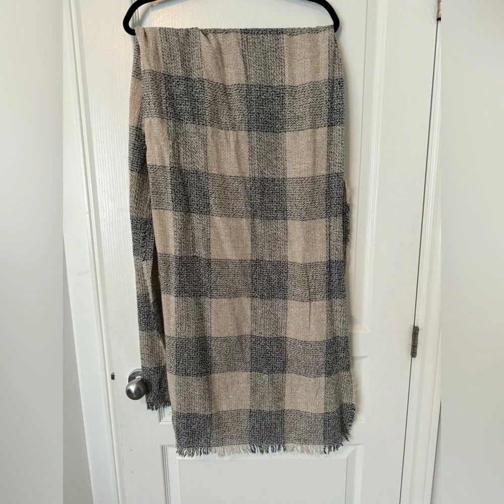 Scarf - Picture 1 of 2